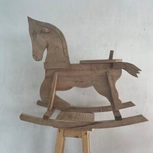 Caballo balancin de madera artesanal